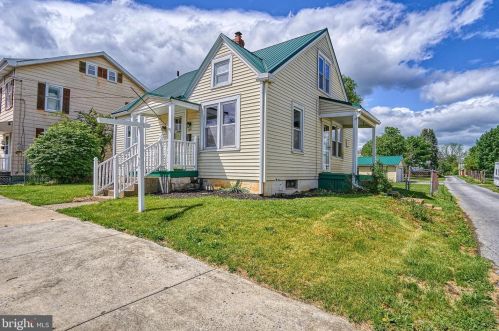 149 D St, Carlisle, PA 17013-1403