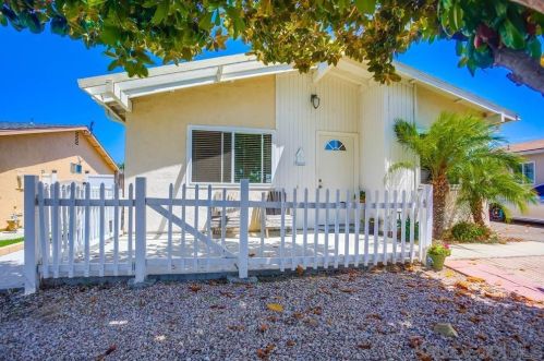 302 Avenida Descanso, Oceanside, CA 92057-5207