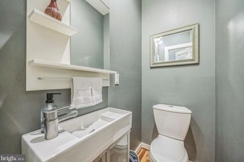 1226 4 St, Philadelphia PA 19147-0052 exterior