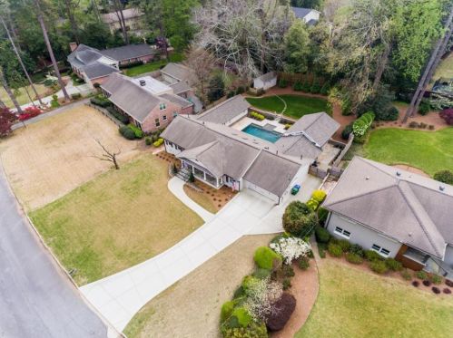 2553 Echo Dr, Atlanta GA  30345-3528 exterior