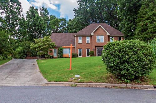 810 Mabry Rd, Atlanta GA  30328-2662 exterior
