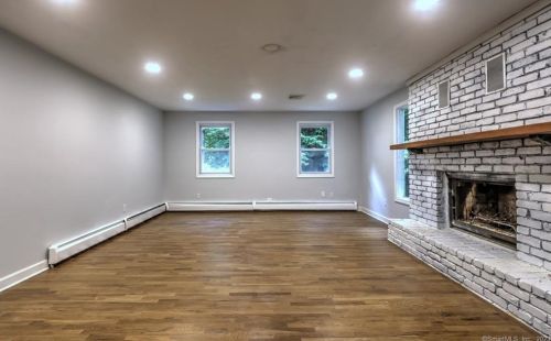 34 Brookwood Ln, Huntington CT  06484-2051 exterior