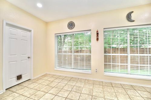 2422 Whispering Cv Cir, Garland TX exterior