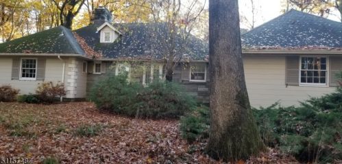 30 Pepperidge Tree Ter, Kinnelon, NJ 07405-2228