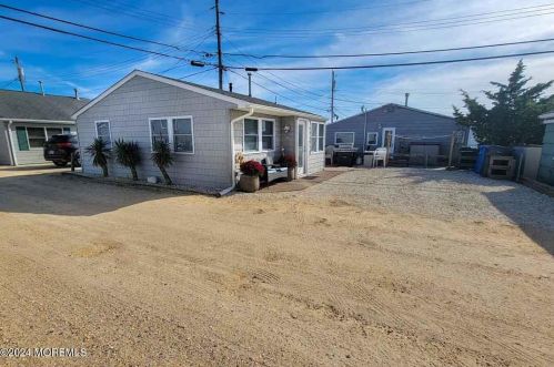 31 Bonita Way, Lavallette, NJ 08735-1302