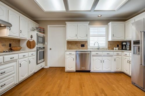 2321 Highland Hts Ln, Carrollton TX 75007-2033 exterior