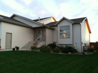 407 Cherrybrook Dr, Bismarck, ND 58503-8890