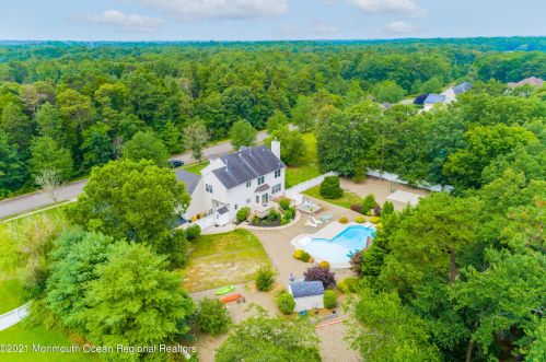 17 Nicole Ct, Jackson Twp, NJ 08527-2400