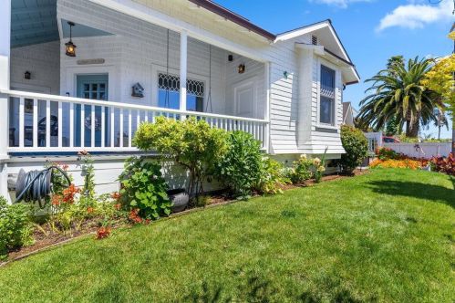 212 Hollister Ave, Capitola, CA 95010-3438