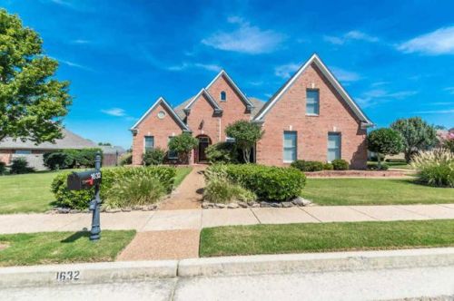 1632 Elderberry Ln, Cordova, TN 38016-9509
