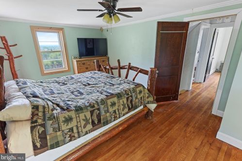 2180 Sky Top Trl, York PA  17315-2272 exterior