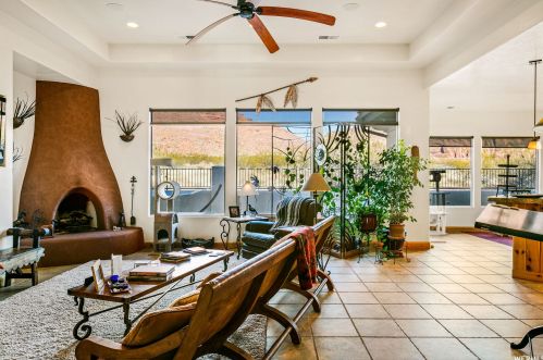 340 Snow Cyn Dr, Kayenta UT 84738-6041 exterior