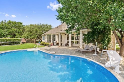445 Champions Dr, Georgetown, TX 78628-1194