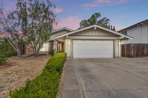 8712 Via Alta Way, Elk Grove, CA 95624-2535