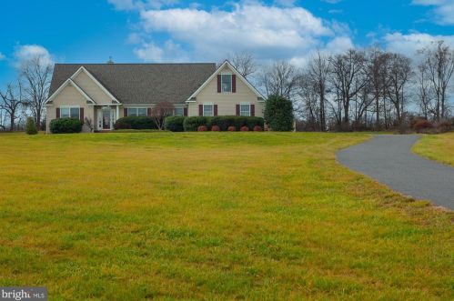 410 Wood End Ct, Charles Town WV  25414-5294 exterior