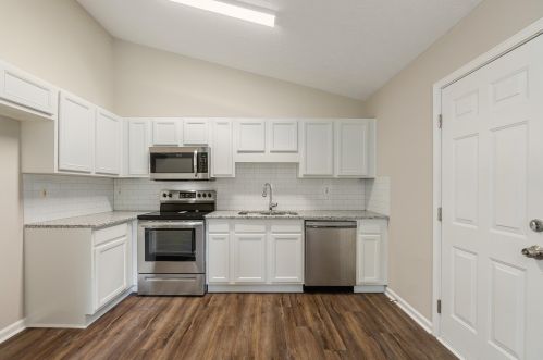 127 Hillcrest Dr, Stockbridge GA  30281-1762 exterior