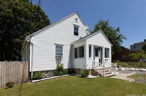 20 Lannen St, Waterbury, CT 06704-2644