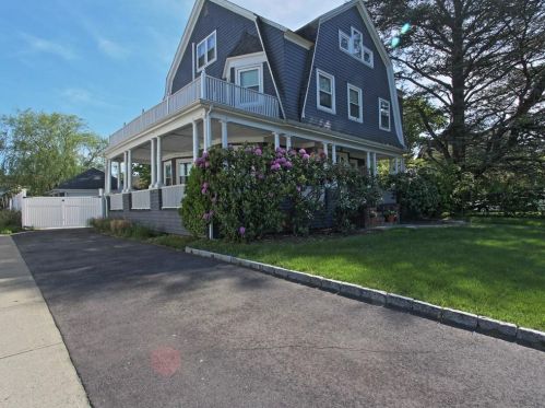 92 Shaw Ave, Providence, RI 02905-3833
