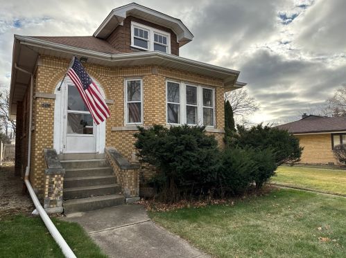 5837 Capulina Ave, Morton Grove, IL 60053-3002