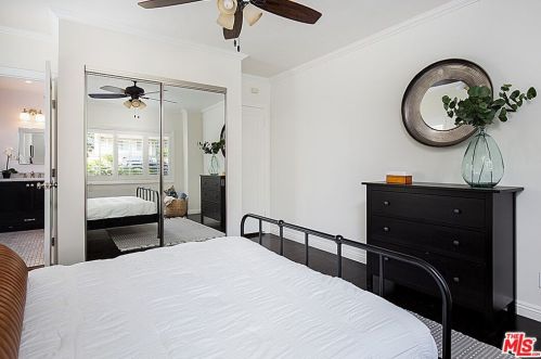 431 Scholl Dr, Glendale CA 91206-3045 exterior