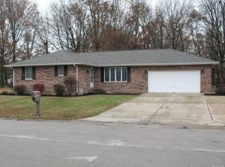 526 Cottonwood Dr, Salem, IL 62881-2548