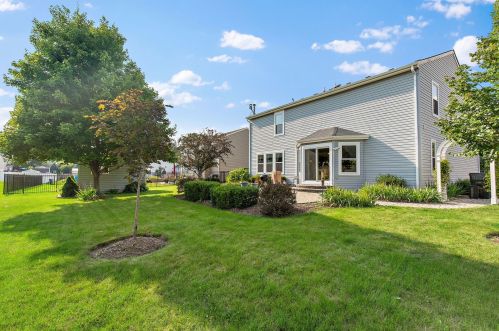 313 Century Dr, Pingree Grove IL  60140-4013 exterior