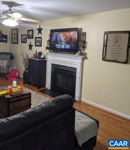 21 Woodlawn Dr, Bybee, VA 22963-2728