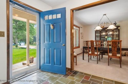 9 Blevins Ave, Middletown, NJ 07748-3166