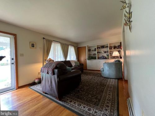 3212 Elmae Dr, Lancaster, PA 17601-1518