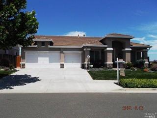 4902 Ridgefield Cir, Fairfield CA  94534-6432 exterior