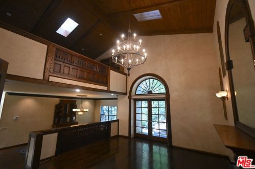 3041 Chevy Chase Dr, Glendale CA  91205-4805 exterior