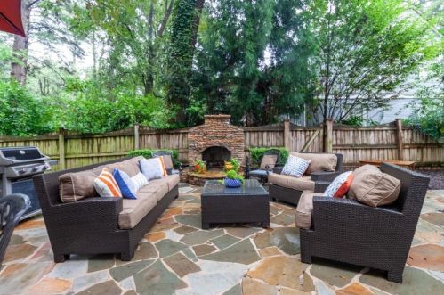 3103 Dl Dr, Atlanta GA  30305-2722 exterior