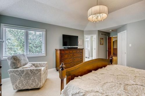 3826 Bridgewater Dr, Saint Paul MN  55123-2528 exterior
