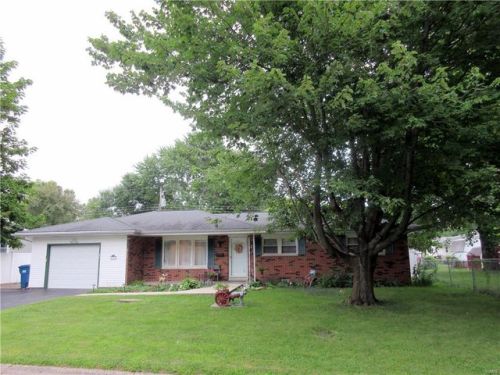 453 Sanders St, Fort Russell, IL 62010-1719
