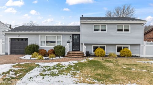 52 Stanford Dr, Hazlet, NJ 07730-2314
