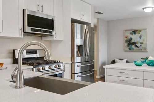 5204 Creekline Dr, Austin TX  78745-2227 exterior