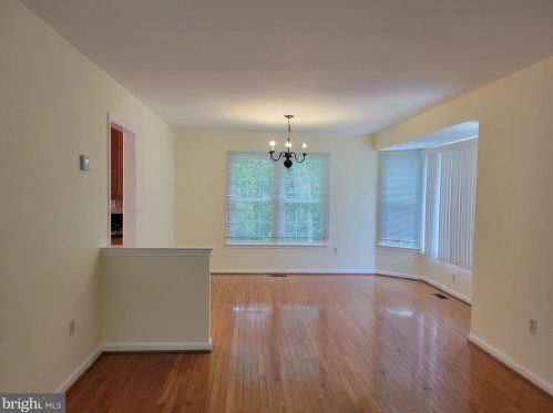 2707 Deer Ridge Dr, Silver Spring MD 20904-7140 exterior