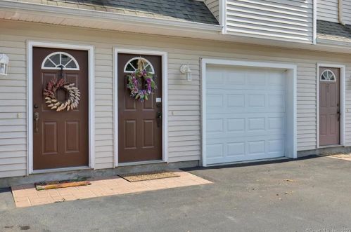29 Silver St, Middletown, CT 06457-3826