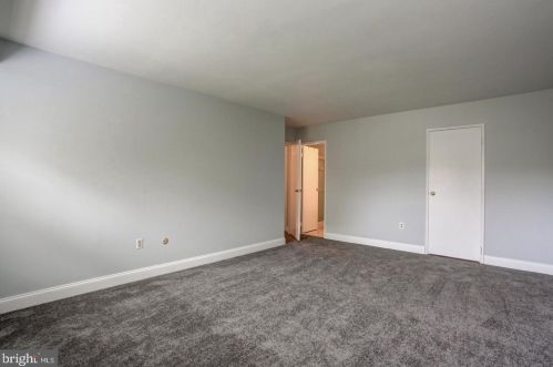 209 Valleybrook Dr, Lancaster PA  17601-4623 exterior