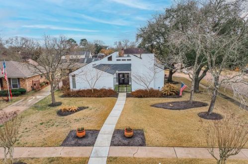 4202 Lake Grove Dr, Taylor Lake Village, TX 77586-4113
