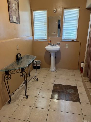 5842 Magnolia Ave, Riverside CA  92506-1827 exterior