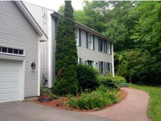 19 Mosher Dr, Brookline, NH 03033-2428