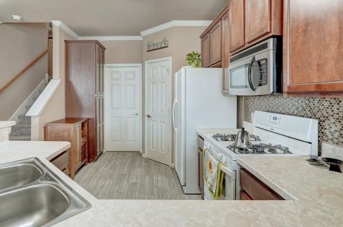 108 Ferrule Dr, Uhland TX 78640-8008 exterior