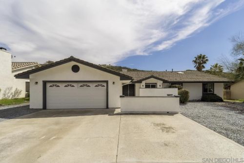 16237 Arena Dr, Ramona, CA 92065-4101