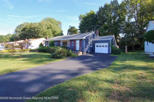 18 Crestview Dr, Middletown NJ  07748-3605 exterior