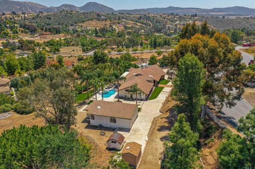 10045 Silver Creek Ln, El Cajon, CA 92021-6024