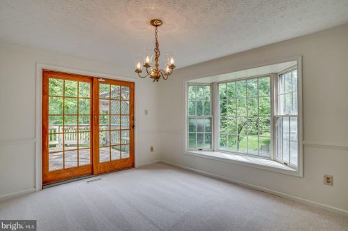 6315 Falling Brook Dr, Springfield VA  22015-4033 exterior