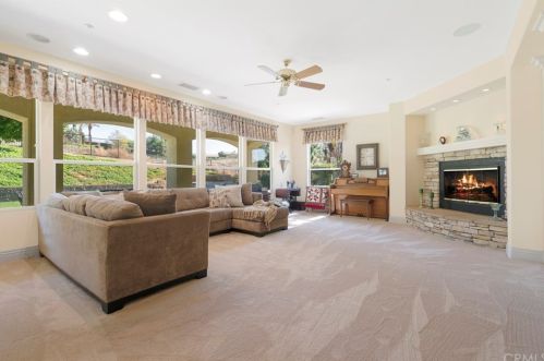 7470 Chateau Rdg Ln, Riverside CA  92506-7542 exterior