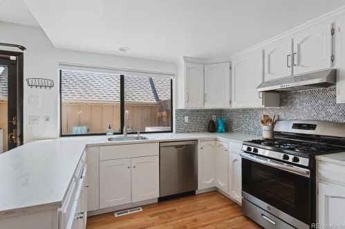 7834 Phillips Cir, Englewood, CO 80112-3240