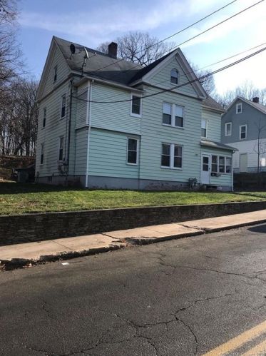 39 Oak St, Southington, CT 06489-3274